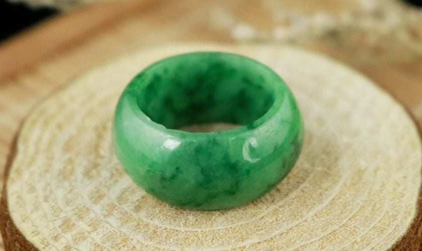 Nhẫn đá cẩm thạch có ý nghĩa phong thủy tốt đẹp
