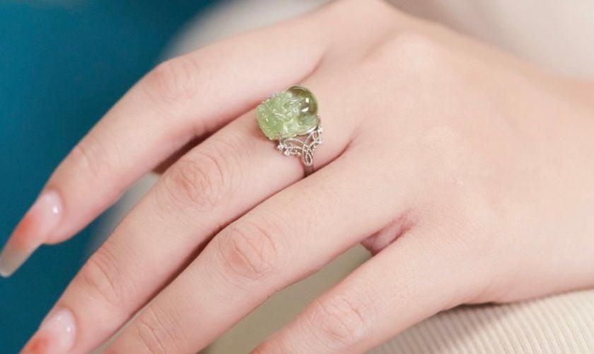 Công dụng của nhẫn đá phong thủy