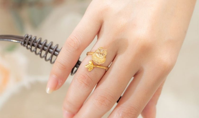 Nên đeo nhẫn hồ ly tóc vàng ở ngón tay nào