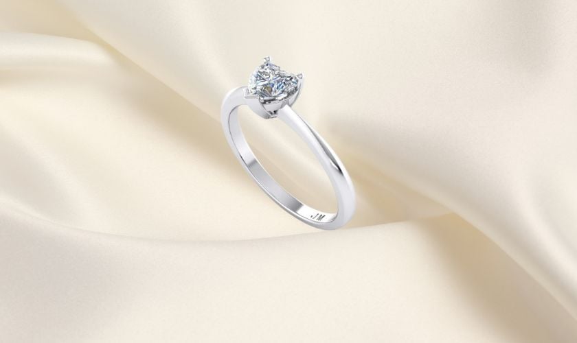 Nhẫn vàng trái tim đính kim cương Solitaire sang trọng