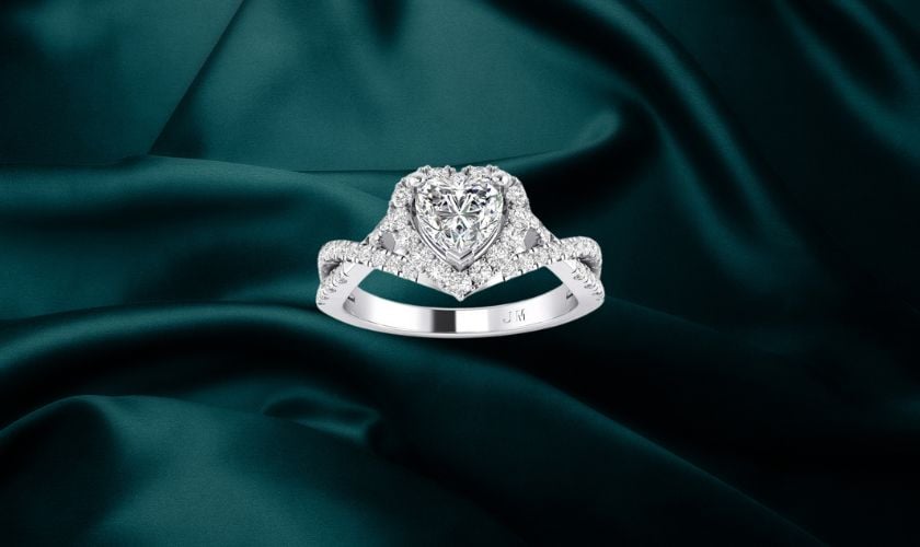 Nhẫn vàng 18K trái tim kiểu dáng vương miện
