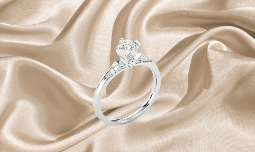 Nhẫn trái tim vàng trắng 18K đính kim cương sang trọng