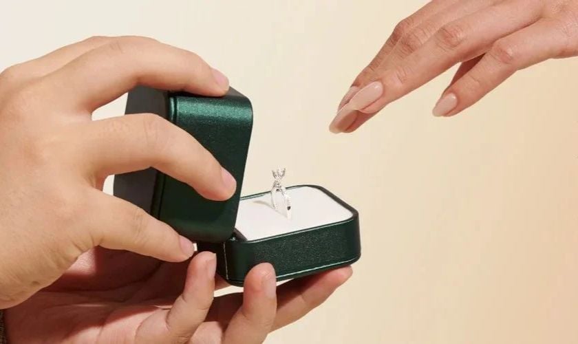 Nhẫn vàng trái tim phù hợp để tặng những dịp nào