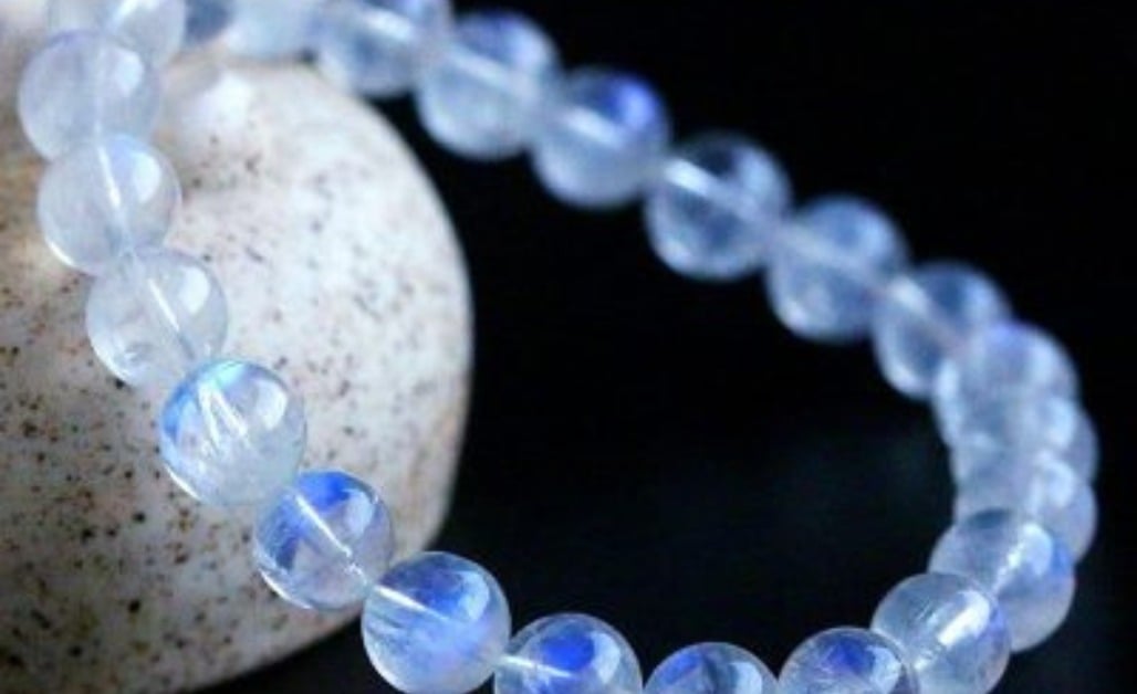 Vòng đá đeo tay nữ Mặt Trăng (Moonstone)