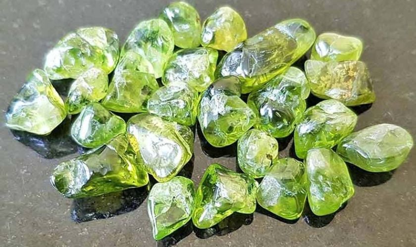 Đá Peridot (Ngọc Lục Bảo Hoàng Gia)