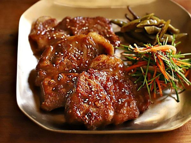 Cách làm món thịt heo áp chảo mật ong siêu ngon