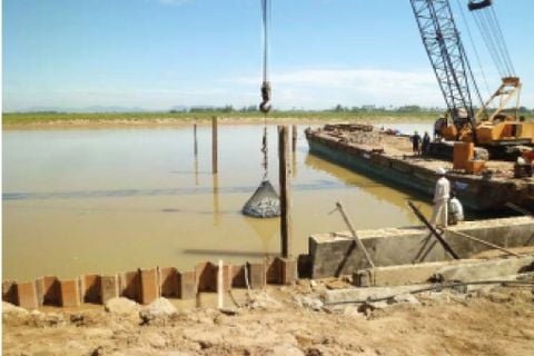 6 bước thi công chuẩn nhất để lắp đặt rọ đá Composite cho đê, kè