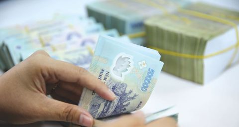 TỶ GIÁ GIỮA MUÔN VÀN SÓNG GIÓ