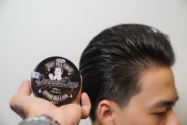 cach-loai-bo-pomade-goc-dau-tren-toc-su-dung-pomade-dapper-dan-heavy-hold