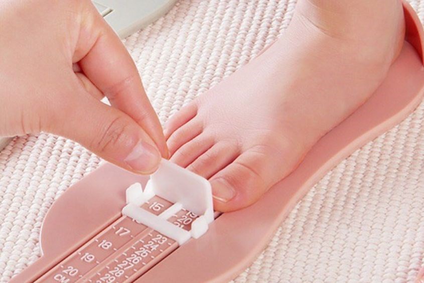 Cách đo kích thước chân của trẻ em và chọn giày phù hợp