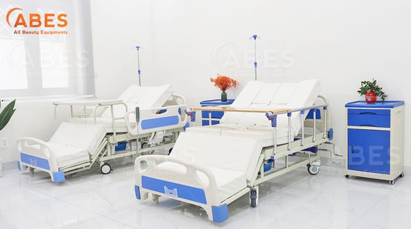 Nên Mua Giường Hậu Phẫu Chỉnh Điện Hay Chỉnh Cơ Bằng Tay Quay ?