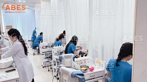 Lựa Chọn Xe Đẩy Spa Thẩm Mỹ Cho Tiệm Spa Nhỏ: Tiện Lợi Và Hiện Đại