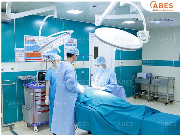 Những Lưu Ý Khi Lắp Đặt Đèn Mổ Treo Trần Trong Phòng Mổ