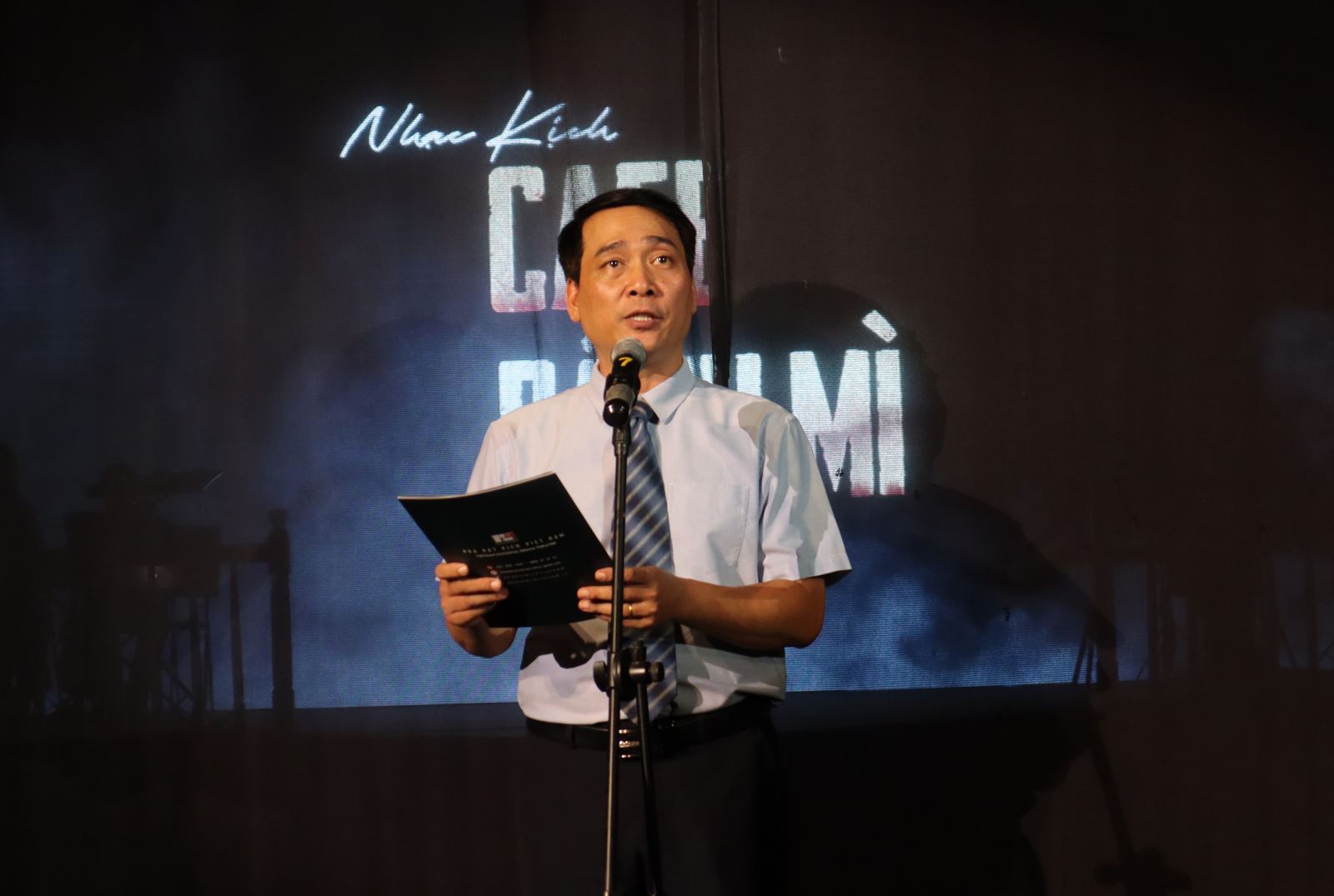 Công diễn vở nhạc kịch “Cafe bánh mì”