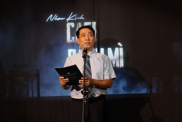 Công diễn vở nhạc kịch “Cafe bánh mì”