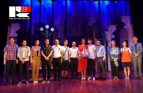 GIÀU NHƯ “NGƯỜI YÊU… HOA HẬU”