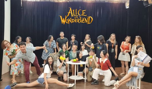 CẬP NHẬT NHỮNG ĐIỀU THÚ VỊ TRONG BUỔI TẬP MỚI NHẤT CỦA VỞ NHẠC KỊCH “ALICE IN WONDERLAND”