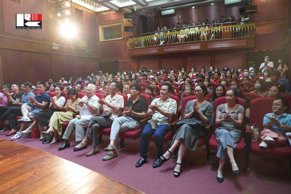 ĐÊM BÙNG NỔ VỚI 