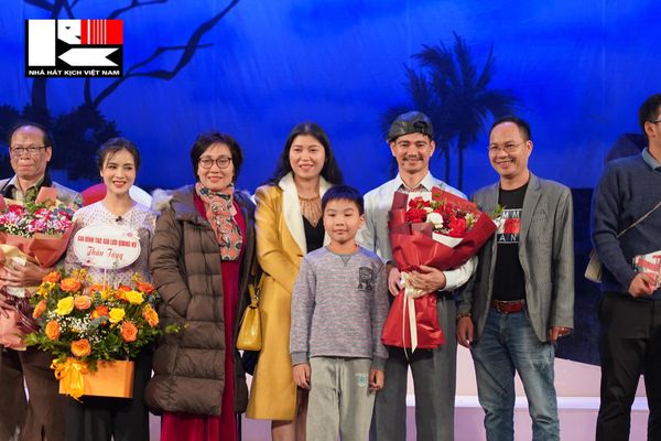 “BỆNH SĨ” TIẾP NỐI CHƯƠNG TRÌNH NGHỆ THUẬT KỶ NIỆM 70 NĂM THÀNH LẬP NHÀ HÁT KỊCH VIỆT NAM TỐI 13/12