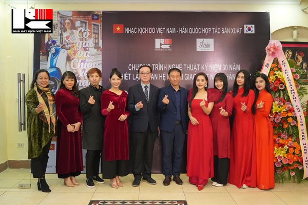 “CÔ GÁI VÀ CHIẾC XE MÁY” - TIẾP NỐI CHUỖI CHƯƠNG TRÌNH NGHỆ THUẬT KỶ NIỆM 30 NĂM THIẾT LẬP QUAN HỆ NGOẠI GIAO VIỆT NAM – HÀN QUỐC