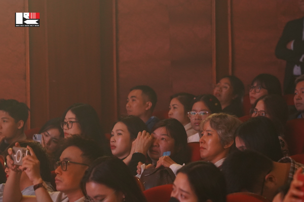 Khán giả khóc khi xem 