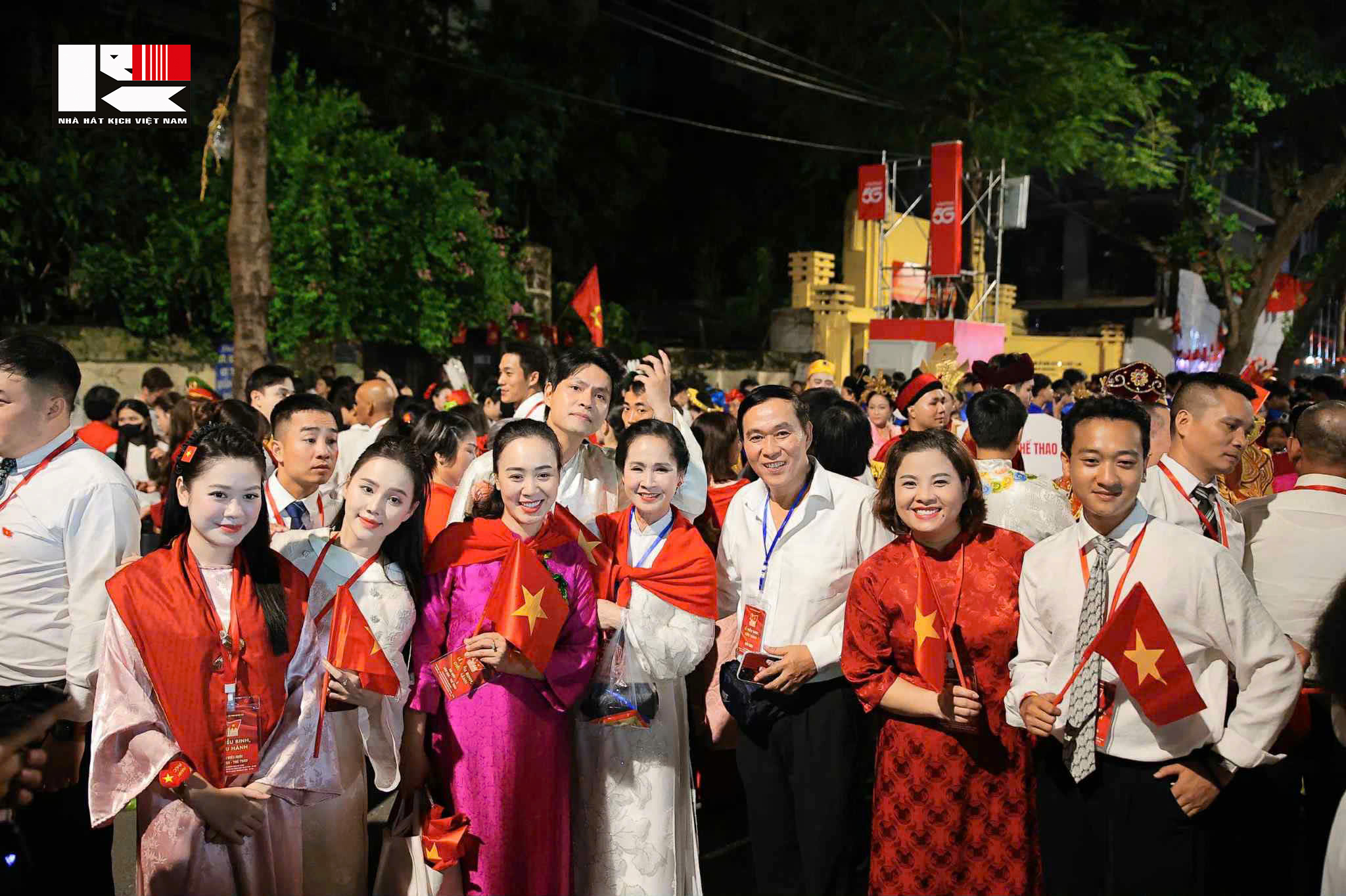 CÁC NGHỆ SĨ NHÀ HÁT KỊCH VIỆT NAM SẴN SÀNG CHO BUỔI SƠ DUYỆT DIỄU BINH, DIỄU HÀNH