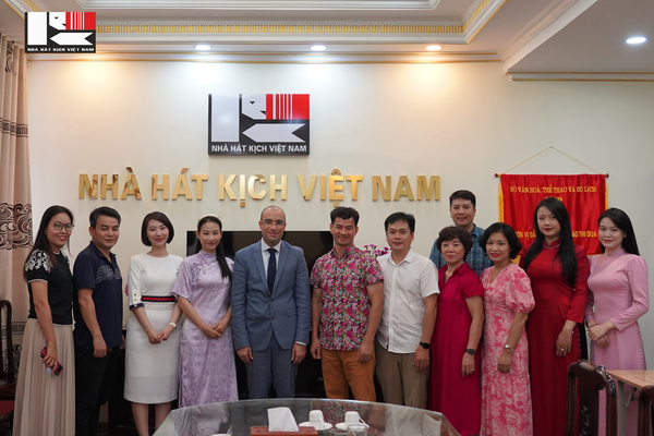 Nhà hát Kịch Việt Nam gặp gỡ Đại Sứ Quán Algeria tại Việt Nam (The Vietnam Drama Theatre meets the Embassy of Algeria in Vietnam)