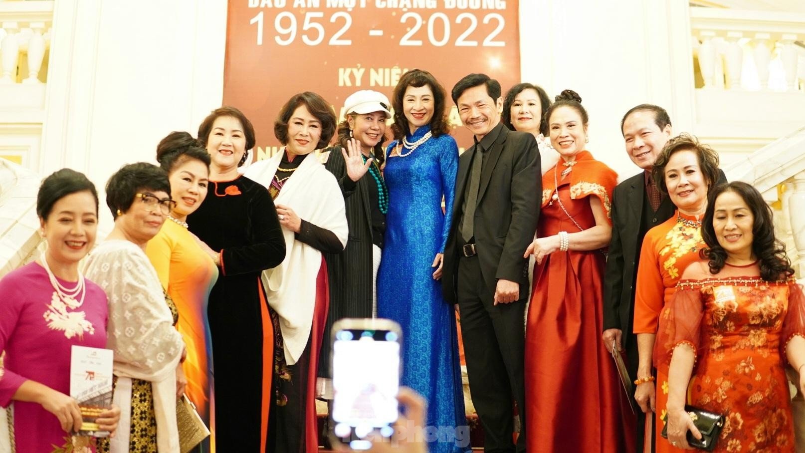 Quốc Khánh, Trọng Trinh và dàn nghệ sĩ nổi tiếng Nhà hát Kịch Việt Nam