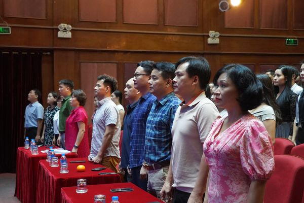 NHÀ HÁT KỊCH VIỆT NAM TỔ CHỨC SƠ KẾT CÔNG TÁC ĐẢNG VÀ HOẠT ĐỘNG 6 THÁNG ĐẦU NĂM, TRIỂN KHAI PHƯƠNG HƯỚNG, NHIỆM VỤ 6 THÁNG CUỐI NĂM 2024