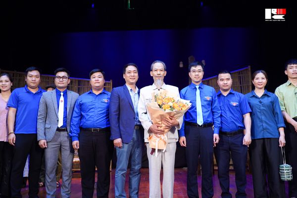 NHÀ HÁT KỊCH VIỆT NAM TƯNG BỪNG TỔ CHỨC CHƯƠNG TRÌNH NGHỆ THUẬT ĐẶC BIỆT NHÂN KỶ NIỆM 132 NĂM NGÀY SINH CHỦ TỊCH HỒ CHÍ MINH