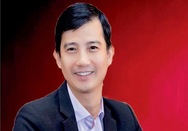 NGHỆ SĨ HỒNG QUANG