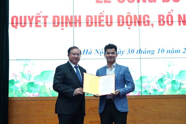 NSND XUÂN BẮC TRÊN CƯƠNG VỊ MỚI - CỤC TRƯỞNG CỤC NGHỆ THUẬT BIỂU DIỄN