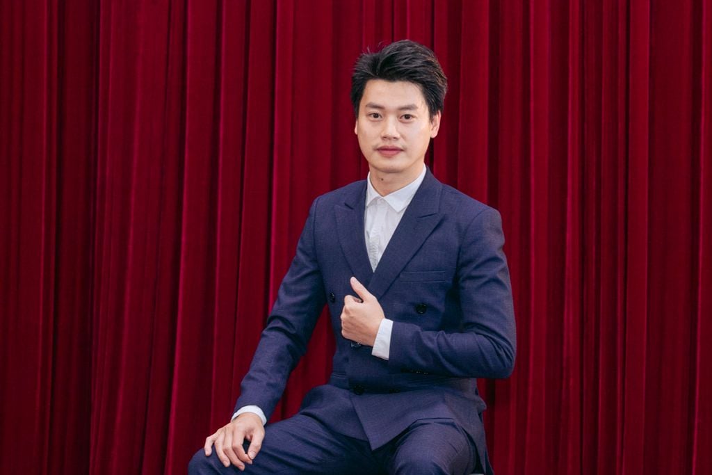 NGHỆ SĨ LƯU HOÀNG