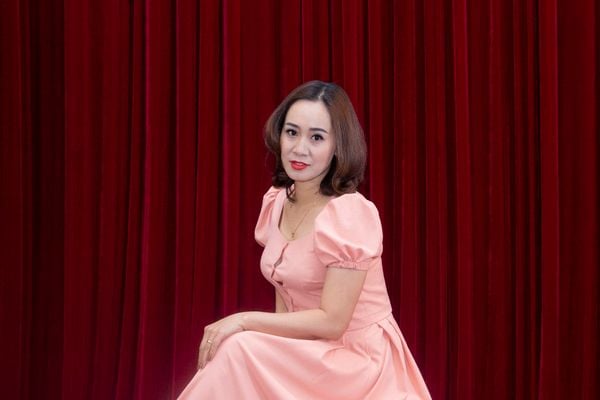 NGHỆ SĨ PHÙNG KHÁNH LINH