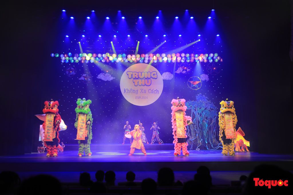 Chương trình Trung thu không xa cách quyên góp hơn 1 tỉ đồng ủng hộ đồng bào bị ảnh hưởng bởi bão lũ