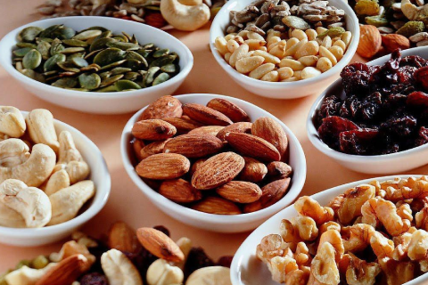 Tại sao bạn nên ăn các loại hạt dinh dưỡng nhiều hơn và sớm hơn?