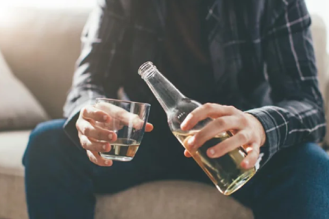 Uống rượu nhiều có ảnh hưởng đến tinh trùng không?