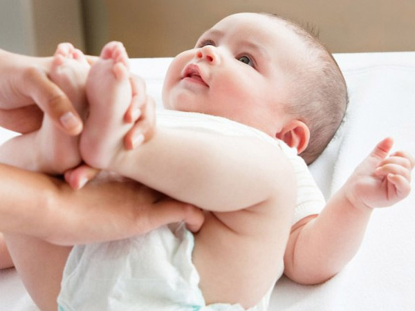 Cách bôi kem chống hăm cho trẻ sơ sinh chuẩn nhất