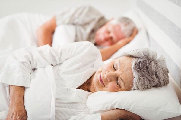 Vì Sao Người Lớn Tuổi Thường Mất Ngủ? Giải Pháp Cải Thiện Giấc Ngủ – Shinpoong Pharma
