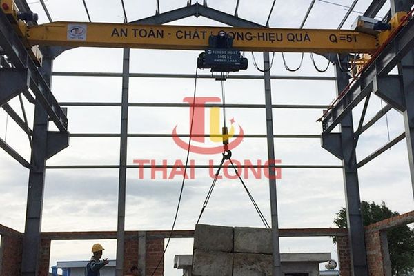 cầu trục 5 tấn dầm đơn ở Khánh Hòa