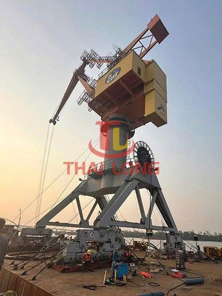 cầu trục cảng 7