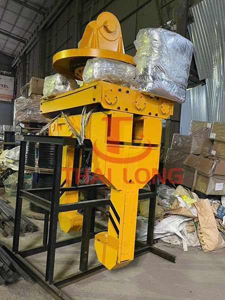 kìm kẹp tự động nâng cuộn tôn 25 tấn