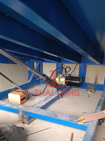 sàn nâng thủy lực 1