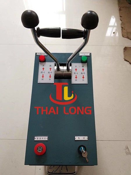 tay trang điều khiển 17