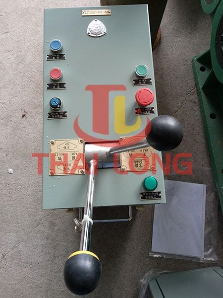 tay trang điều khiển 19