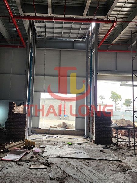 thang nâng hàng 5 tấn 3