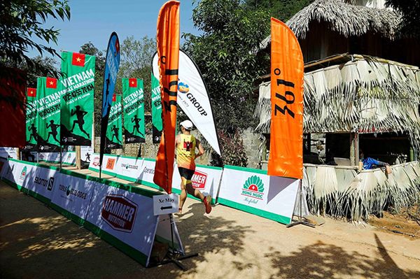 Vietnam Jungle Marathon 2020 Pù Luông: Những chiếc áo xanh bền bỉ chinh phục đường đua