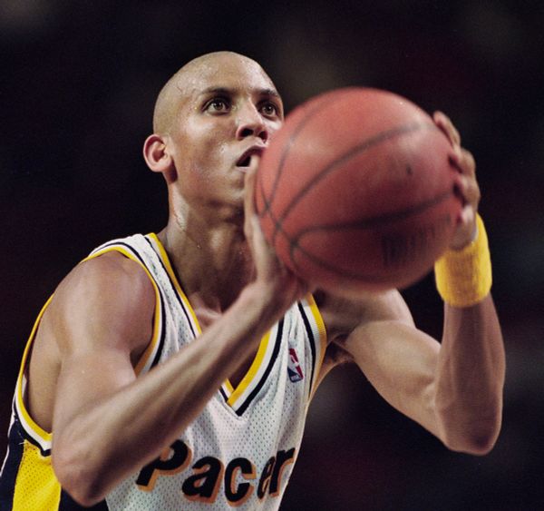 ận động viên bóng rổ Reggie Miller