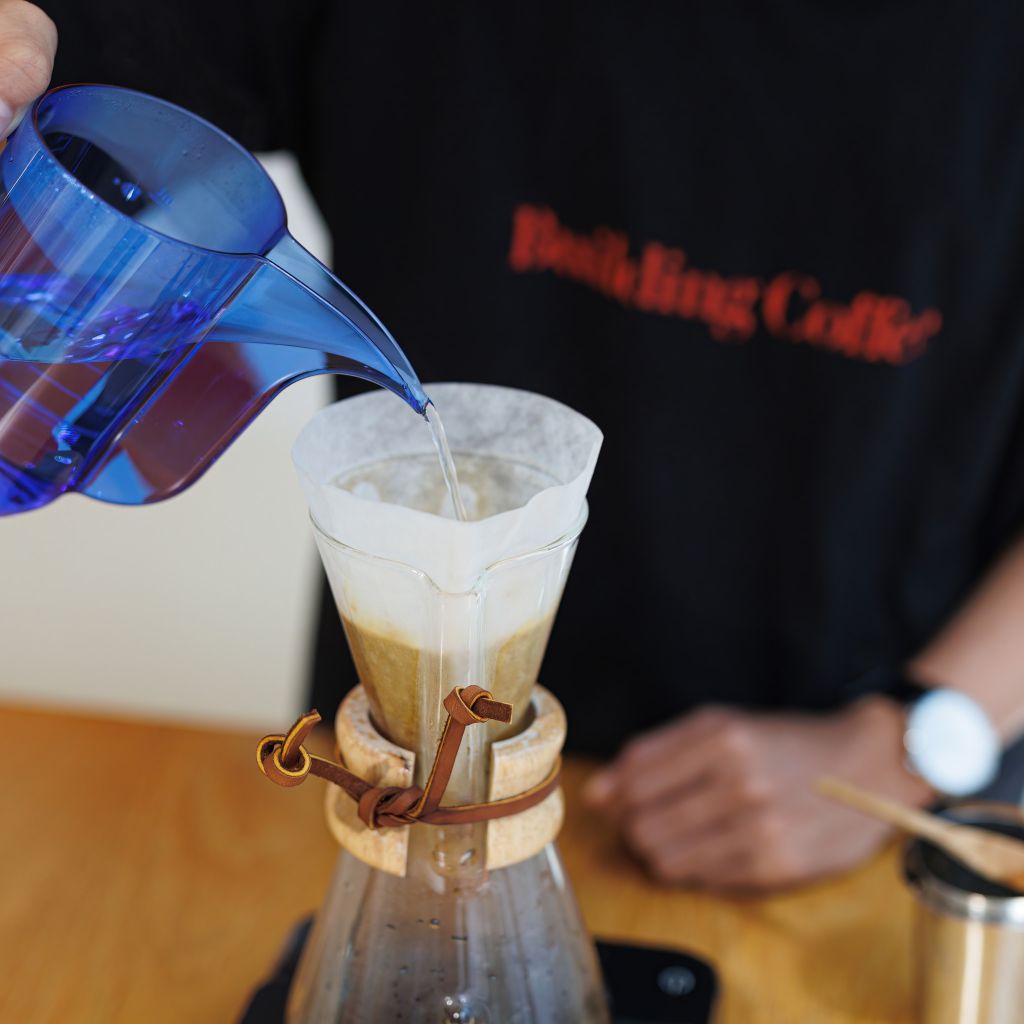 Cách pha cà phê với bình Chemex