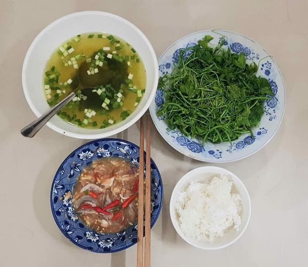 Đọt nhãn lồng chấm mắm Cá Phèn - Ăn cơm với mắm chẳng thấm vào đâu